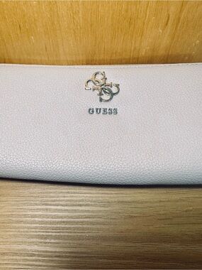 GUESS Pale Pink Pebble-Texture Wallet with Silver Logo